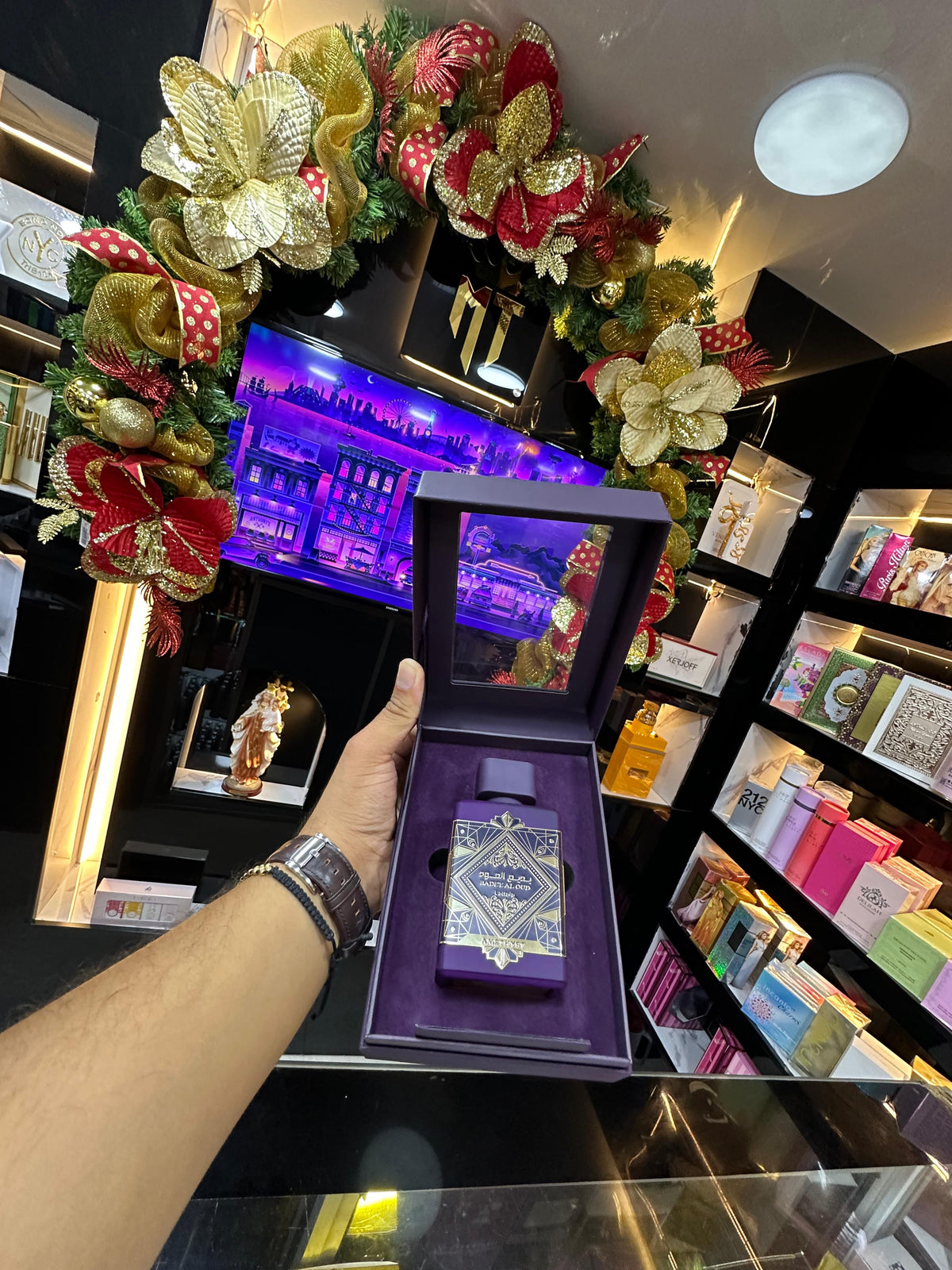 1 LATTAFA AMATISTA Un perfume elegante y que atrae miradas.